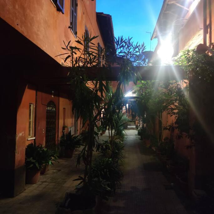Julia Nel Cuore Di Trastevere Rom Eksteriør billede