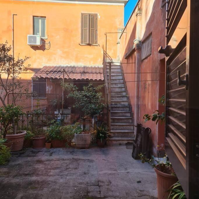 Julia Nel Cuore Di Trastevere Rom Eksteriør billede